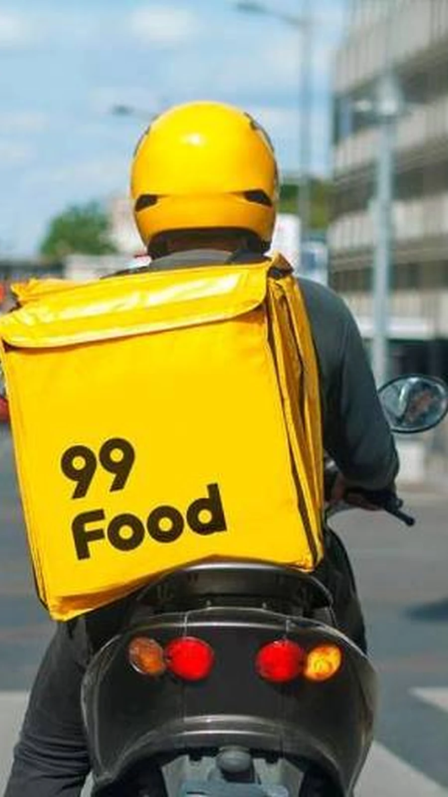 Entregador pronto para começar a trabalhar